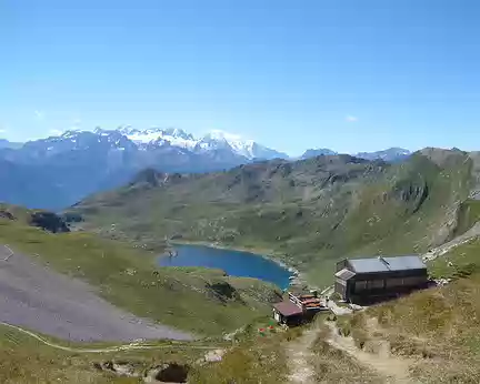 PXL051 Cabane de Fenestral, lac de Fully et massif du Mont-Blanc.